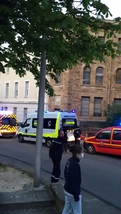 L'hommage des services de secours aux soignants à Privas en Ardèche le 07 avril 2020