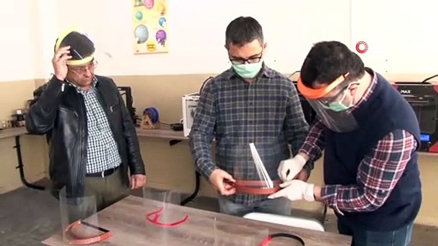 Lise Öğretmenleri 3D Yazıcı ile 7 Gün 24 Saat Siperlik Üretiyor