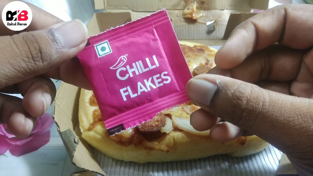 Pizza Hut Chicken Sausage Pizza @Rs149 Review  II Pizza Hut India II My first Food Review Vlog