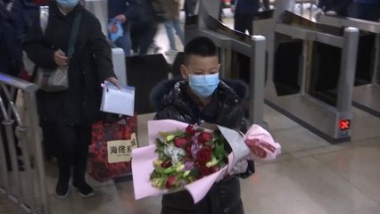 우한 봉쇄 해제 첫날..."6만 5천 여명 빠져나가" / YTN