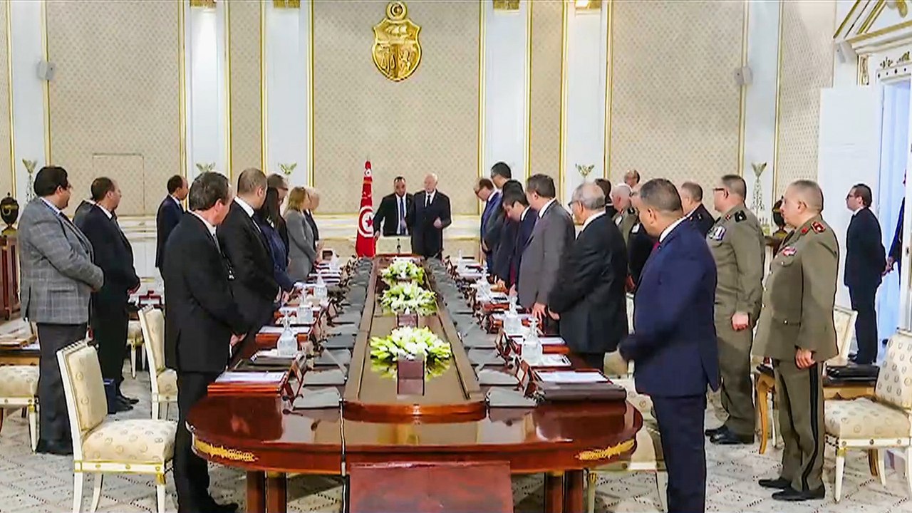 في ظل كورونا.. الحكومة التونسية تتخذ تدابير لتخ...
