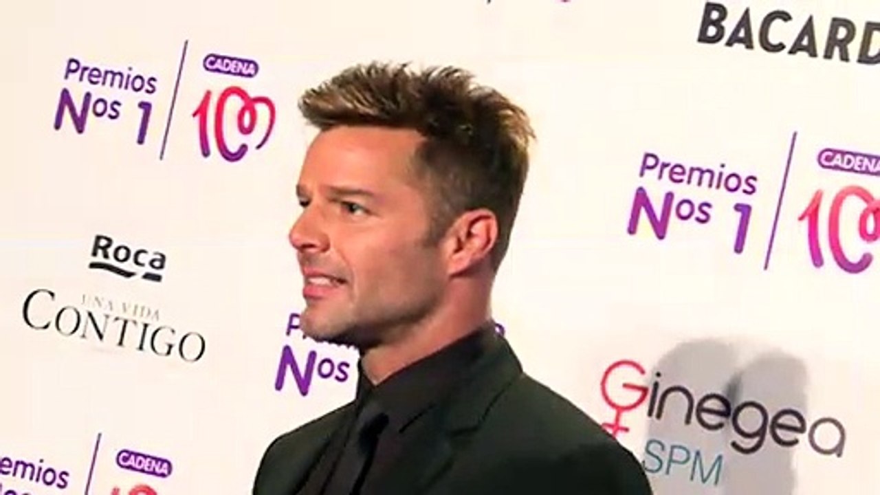 Ricky Martin presenta a su cuarto hijo