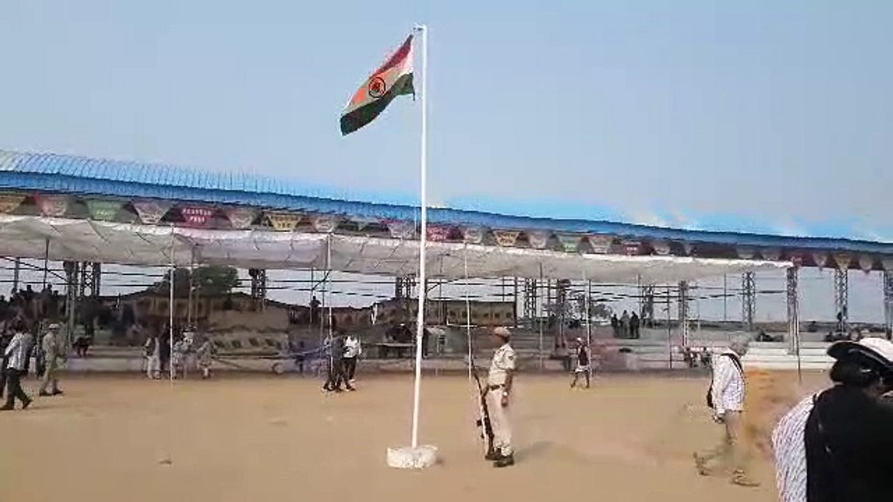अयोध्या अलर्ट को देखते हुए पुष्कर मेले में भारत के झंडे के नीचे जवान तैनात