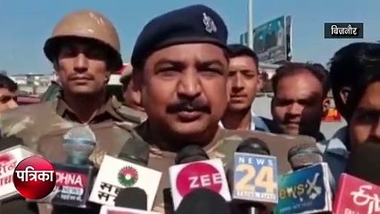 'उपद्रवियों ने सवारियों से भरी बस को किया आग के हवाले