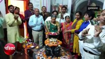 पीएम मोदी की पत्नी जशोदाबेन ने पंचमुखी महादेव मंदिर में की विशेष पूजा-अर्चना, देखें Video