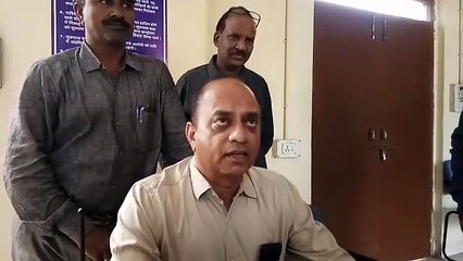 आबकारी विभाग की टीम ने लवकुश चौराहा से पकड़ी अवैध शराब