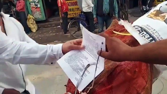 प्रियंका गांधी की ससुराल में कांग्रेसी पुतले के लिए भी नहीं जुटा पाए पैसे, देखें वीडियो