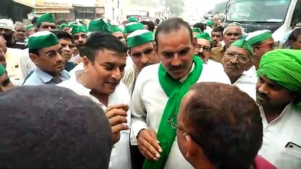 दिल्ली एनसीआर में लगातार प्रदूषण बढ़ रहा है। जिसके बाद सड़कों पर धुंध दिखाई देती है।
