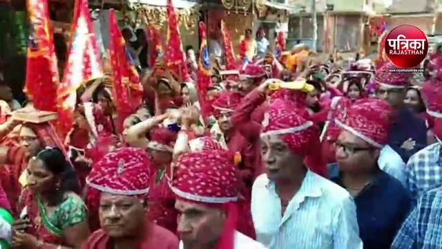 VIDEO : अश्व-ऊंट पर धर्म ध्वजा व कच्छी घोड़ी के नृत्य के साथ निकली कलश यात्रा, उमड़ा जनसैलाब
