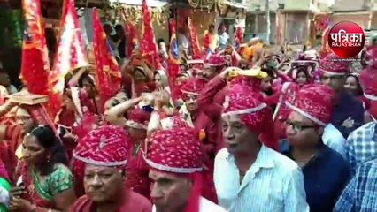 VIDEO : अश्व-ऊंट पर धर्म ध्वजा व कच्छी घोड़ी के नृत्य के साथ निकली कलश यात्रा, उमड़ा जनसैलाब