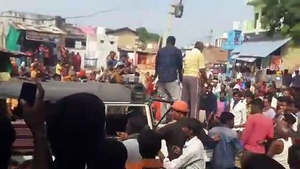 People angry with the death of the boy set fire