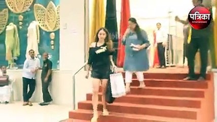 वीडियो : मां अमृता के साथ शॉपिंग करती नजर आईं सारा