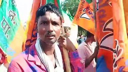 प्रदर्शन में भाजपा ने मजदूरों को थमाए झंडे, कांग्रेसियों ने उनके वीडियो बनाकर की ‘किरकिरी’