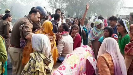 बागपत सिपाही मौत मामला: पुलिस ने मृतक सिपाही के परिजनों पर कर दी लाठीचार्ज