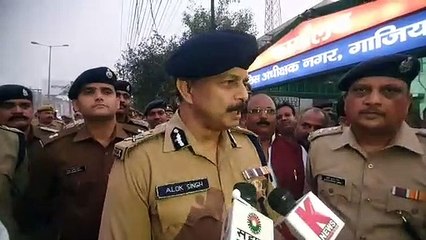 गाजियाबाद में मेरठ रेंज के आईजी ने किया फ्लैग मार्च