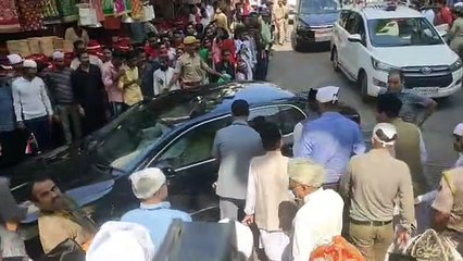 राज्यपाल कलराज मिश्र पहुंचे दरगाह, चढ़ाई चादर