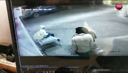 बाइक में 30 का पेट्रोल डलवाया, सेल्समैन को रुपए दिए और फिर जो हुआ वो CCTV में कैद हो गया