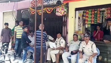 下载视频: पटाखा जलाने के विवाद पर पड़ोसी को मारी कुल्हाड़ी, गंभीर हालत में ग्वालियर रेफर