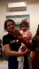 Video: Noida Police इस महिला को दिया 15 लाख रुपये का तोहफा तो निकल पड़े आंसू