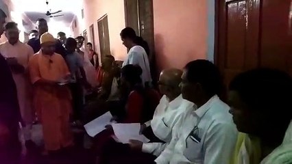 फरियादियों से मुलाकात कर सीएम योगी ने दिया अधिकारियों को यह निर्देश