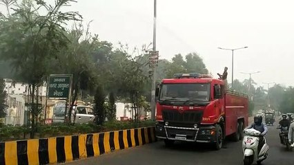प्रदूषण कम करने के लिए सड़कों पर शुरू किया गया ये काम, लोगों को मिली राहत, देखें वीडियो