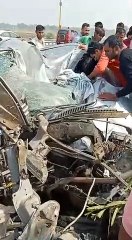 लखनऊ एक्सप्रेस वे पर बड़ा हादसा