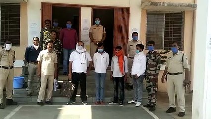 झाँसी: अवैध 57 लीटर विदेशी शराब के साथ पांच आरोपी गिरफ्तार