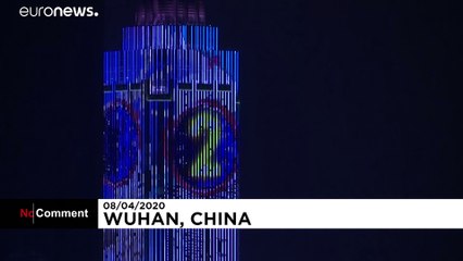 Wuhan feiert das Ende der Ausgangssperre mit Lichtshow