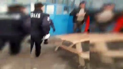 Kaçak saç tıraşına polis baskını
