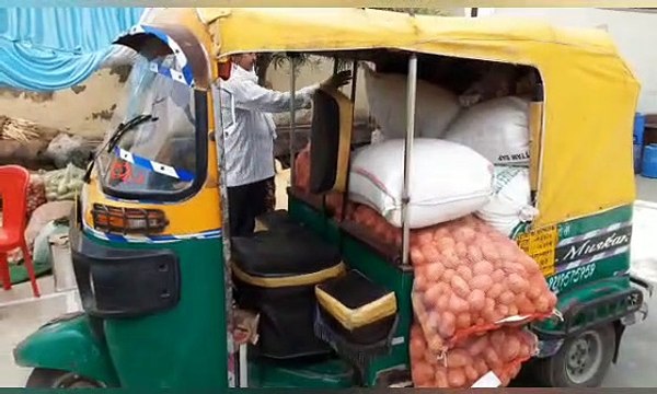 इटावा: बेटियों का जन्मदिन न मनाकर समुदायिक किचिन में दान दी खाद्य सामग्री