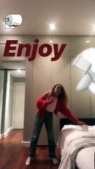 كنزى عمرو دياب تشارك بتحدي المناديل لكسر ملل العزل المنزلى