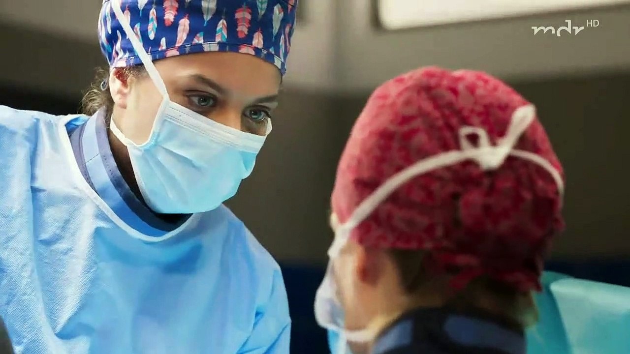 Unter die Haut (109) - In aller Freundschaft - Die jungen Ärzte