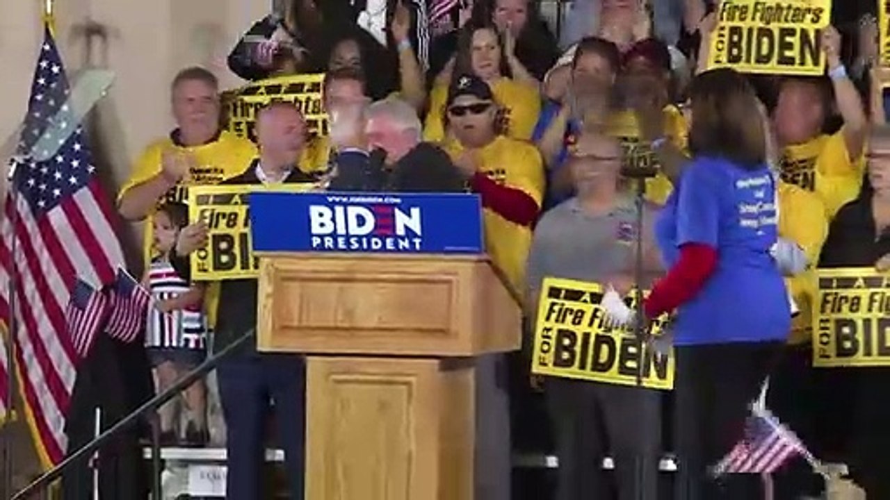 Bernie Sanders wirft das Handtuch