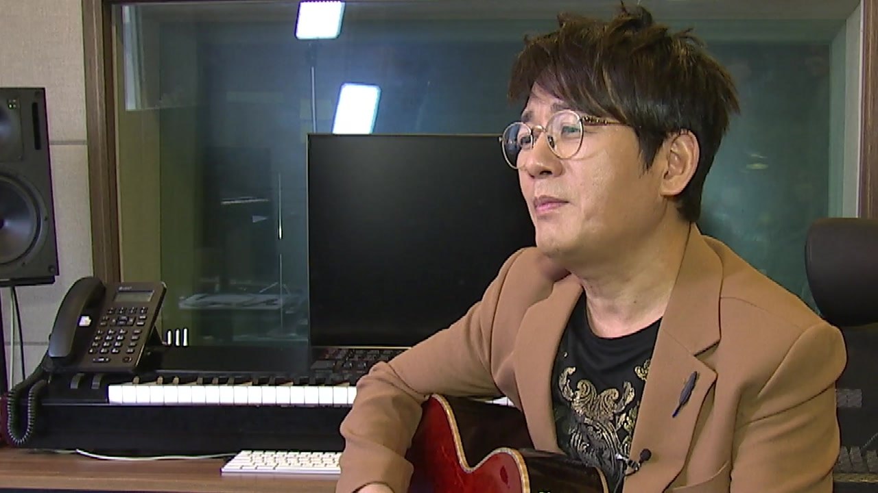 신승훈 30주년 기념 앨범 ..."노래로 힐링하세요" / YTN