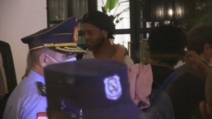 Ronaldinho cumple arresto en lujoso hotel y confiado en la Justicia paraguaya