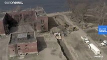 شاهد:عمليات دفن جماعية بجزيرة هارت في نيويورك يقوم بها سجناء 