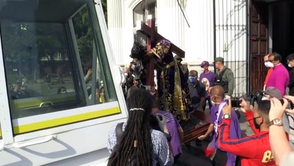 "Quita la pandemia por favor", fieles venezolanos claman al Nazareno