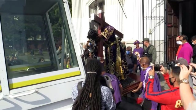 Quita la pandemia por favor , fieles venezolanos claman al Nazareno