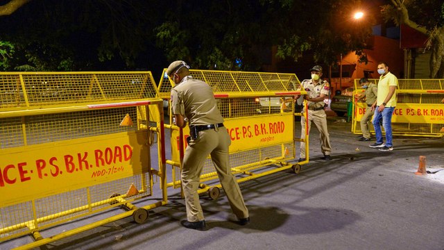 100 News: Delhi govt seals 20 coronavirus hotspots