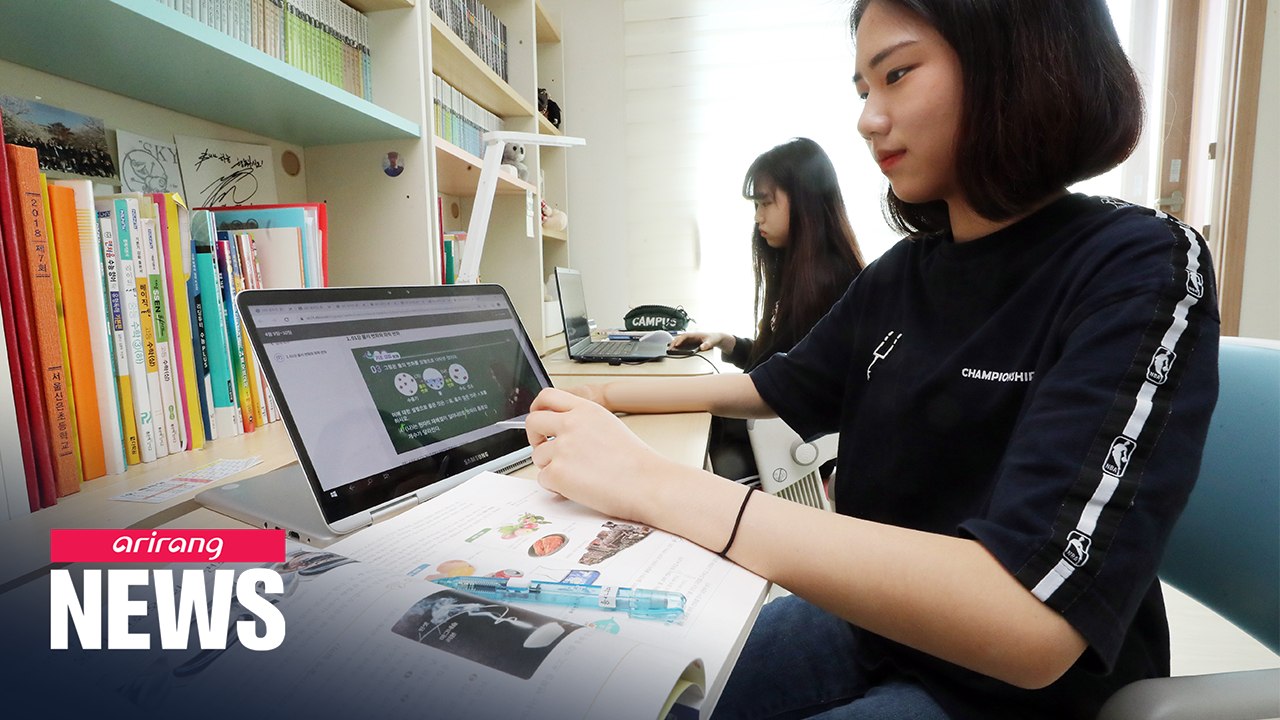 Concerns about infrastructure as online classes begin in S. Korea for seniors of middle, high schools