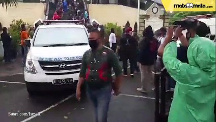 LIVE REPORT: Jenazah Glenn Fredly Diberangkatkan ke Pemakaman Tanah Kusir