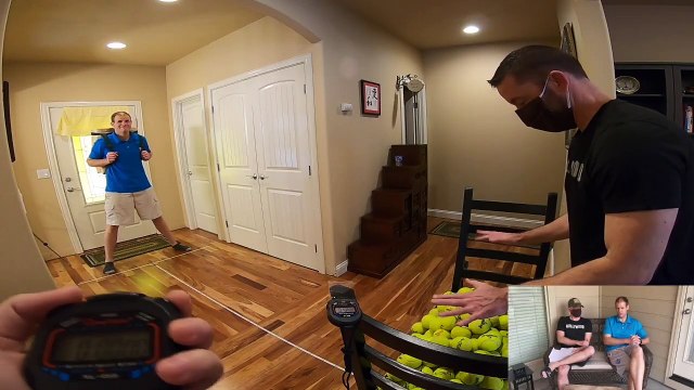 Ils battent le record Guinness des prises de balles de tennis dans un panier