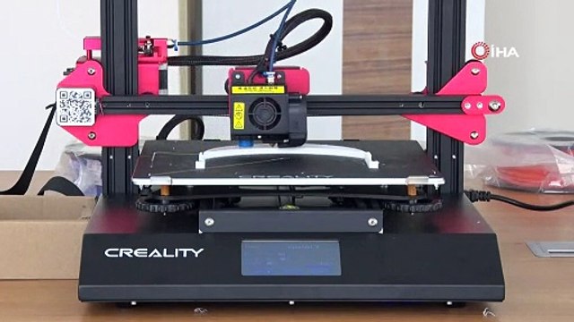 Koronavirüs | Mersin Büyükşehir Belediyesi'nden sağlık çalışanlarına 3D yazıcılarla 'maske' desteği