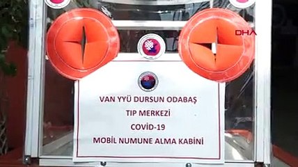 Tıp merkezinde sağlıkçılar için mobil numune alma kabini üretiliyor
