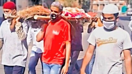 இந்து பெண் சடலத்தை தூக்கி சுமந்த இஸ்லாமிய இளைஞர்கள்