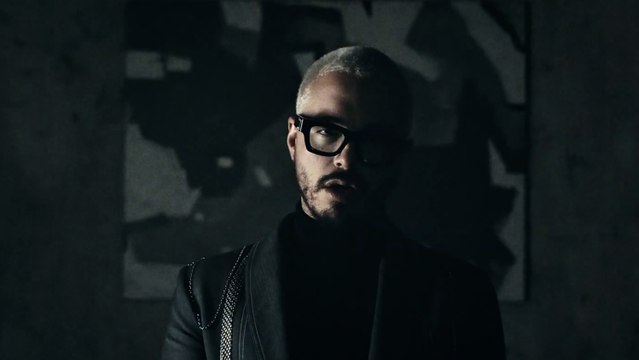 J Balvin presenta en 'Gris' una relación tóxica
