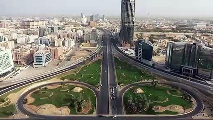 شوارع الرياض فارغة بعد فرض منع تجول كلي على مدار الساعة