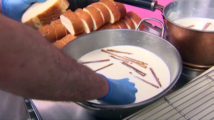 La Mallorquina elabora torrijas para repartir entre los más necesitados