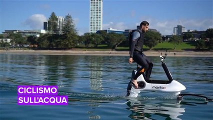 Ecco la bici elettrica capace di pedalare sull'acqua
