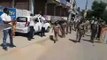 फतेहपुर: ग्राम वासियों ने भी पुलिस पर पुष्प वर्षा कर दिया सम्मान